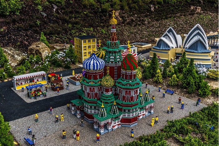 1024px-Lego_Red_Square_(41164258635).jpg