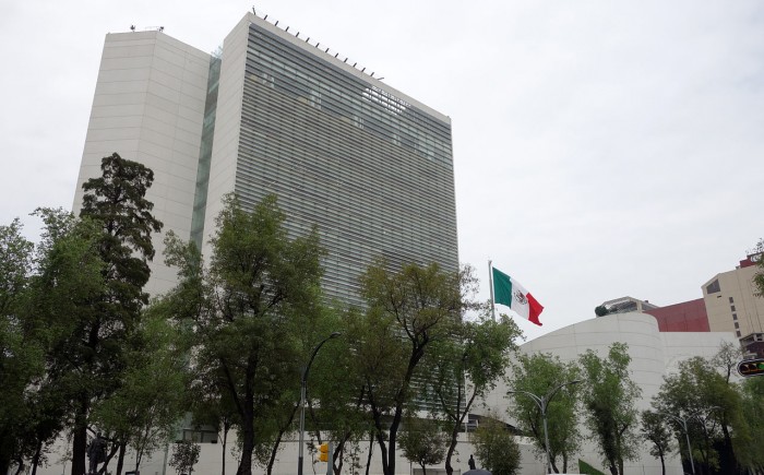 1280px-Senado_de_México_01.jpg