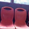 公交车的塑料座椅上有个洞有什么用？