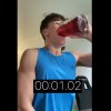 “喝水哥”靠喝水视频积累了100万粉丝