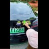 有车主给自家特斯拉上“刹车不灵保持距离”贴纸