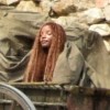迪士尼真人版《小美人鱼》片场照 黑美人鱼上岸
