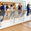 Apple Store开始采用MagSafe展示架悬空展示iPhone