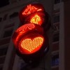 七夕乌市红绿灯变心形 众多情侣在此拍照留念