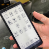 网友为戒网瘾买黑白墨水屏手机 玩《斗地主》分不清大小王