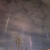 哈尔滨夜空出现奇异光柱：竖立在夜空犹如科幻大片