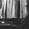报告称社交媒体加重了中年女性的孤独感