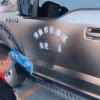 百万级皮卡福特F-150被车管所喷字 核载5人 网友：瞬间成“五菱”了