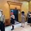 上海大型核酸“时装秀”现场：旗袍、婚纱、女超人、小恐龙……