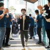 位于明洞的首尔最大Apple Store向顾客开放