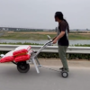 手工耿发明多功能农用电动小推车：踩着就能跑 能撒化肥农药