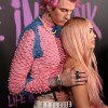 梅根福克斯和男友出席纪录片首映 网友称适合演真人芭比