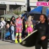《芭比》真人电影路透视频 遭咸猪手小丑女铁拳还击