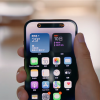 iPhone 14 Pro灵动岛在强光下露真容 两者并没有完美融合