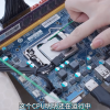 零下-53℃？漠河室外玩电脑 液晶屏都冻住了