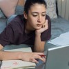 研究显示英国的孩子们被宣传贪婪、八卦和争议的在线视频所吸引