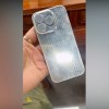 iPhone 15 Pro的模型展示统一音量按钮和可能的USB-C端口