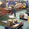 上海一物流网点起火：快递员怀疑液体可燃 用打火机尝试发现真的可燃