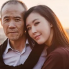 王石秀恩爱打破“离婚传闻”：直男解说卸妆拉好感 流量与赚钱“两手齐抓”