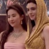 梦幻联动 36岁刘亦菲和安妮·海瑟薇同框合影