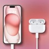 iPhone 15的USB-C口可以为Apple Watch或AirPods充电