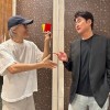 周星驰邀宋康昊加盟新片《少林女足》 两人晒合影