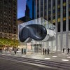 苹果纽约第五大道门店正在安装巨大的苹果Vision Pro模型