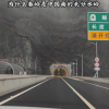 秦岭不愧是中国的南北分界线：一边绿树繁茂 一边冰雪世界