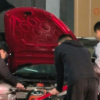 工厂视频曝雅迪技术人员拆解兰博基尼、特斯拉汽车