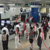 三名女子身绑102台苹果、三星手机入境 走路姿势露馅了