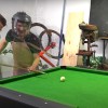 YouTube发明家制作《猫和老鼠》同款爆炸性台球杆 纪念好友格兰·今原