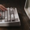 8BitDo推出灵感源自IBM PC的新款机械键盘和单独的数字小键盘计算器