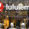 贾玲代言的lululemon今年股价已跌四成 正遭平替“围剿”