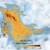 数百处野火产生的浓烟遮蔽了加拿大和美国的天空