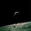 老照片：NASA阿波罗15号飞船拍摄月球地平线上的地球