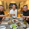 罗永浩与冯唐聚餐 用上“子公司”的iPhone手机