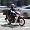每天狂干16小时月入6.4万：韩国41岁跑单王骑手遇车祸去世