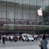 同天开卖：iPhone 16最高加价1200元 华为三折叠秒售罄 热炒至8万+