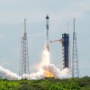 美俄宇航员乘SpaceX载人“龙”飞船飞赴国际空间站