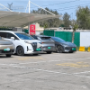 解决电车充电排队问题 江苏高速服务区用上移动充电车+充电机器人