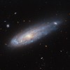 哈勃发现一个星系像宇宙炮弹一样在太空中飞驰
