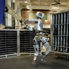 波士顿动力公司的电动仿人机器人Atlas可自主拣选汽车零件
