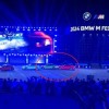 尴尬：宝马发布会表演车撞了 百万轿跑机盖弹起