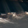 宇航员从太空捕捉到令人惊叹的地球黄昏云隙光