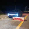 六款车型智驾挑战限宽墩：特斯拉、极越撞车 鸿蒙智行高速通过