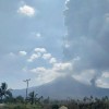 印尼发出最高级别火山活动警戒 航班全部取消