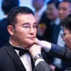 温州化妆师，收获一个240亿IPO
