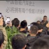 极越社死一幕：CEO被堵墙角，员工爆粗口维权，品牌迅速崩盘