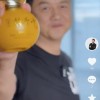 李亚鹏直播卖白酒还债：“拎壶冲”最高1298元/瓶