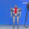 国产人形机器人“大壮”亮相：1米8高、能搬运100斤重物